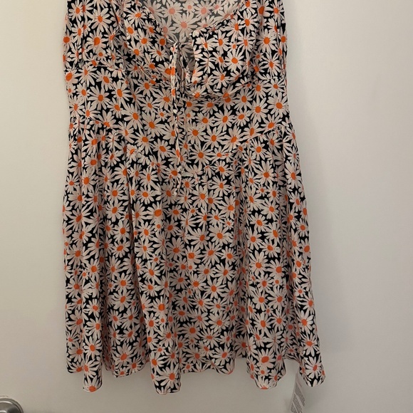 ASOS 90s style daisy print romper - Picture 1 of 2